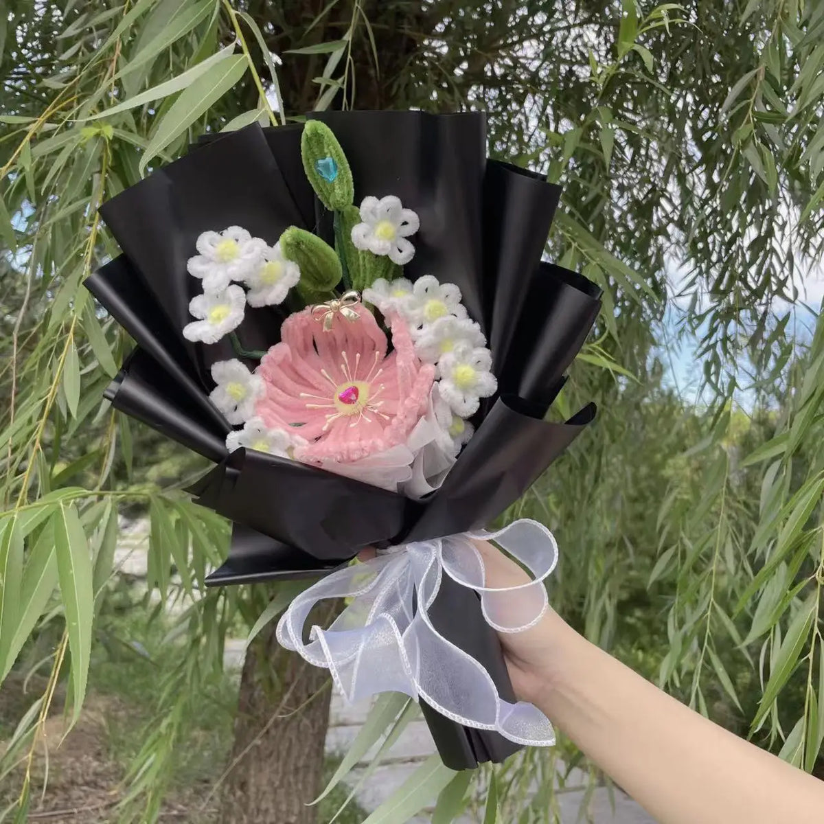 Finished Knitted Roses Flowers Crochet Bouquet Creative Handmade Bouquet Valentine Mothers' Day Birthday Graduation Gifts