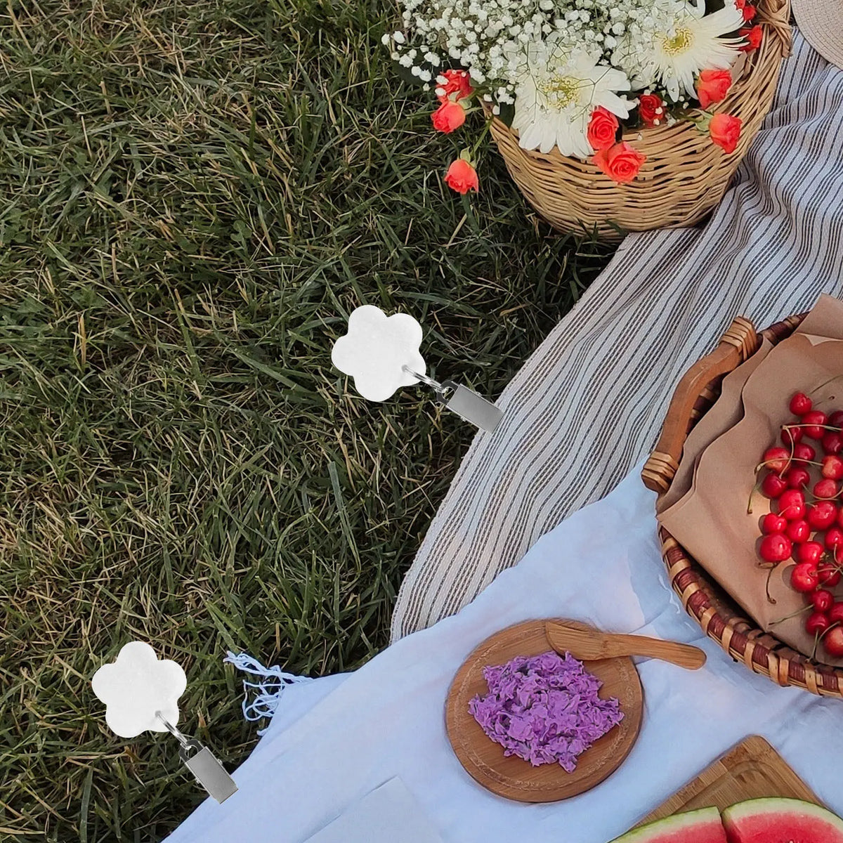 4Pcs Table Cloth Weights Flower Design Smooth Surface No Scratch Tablecloth Clips for Outdoor Tables Camping Folding Tables