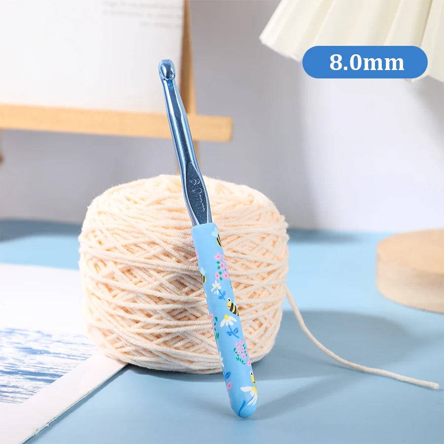 1Pcs/2.0-10.0mm Little Bee Print Crochet Hooks
