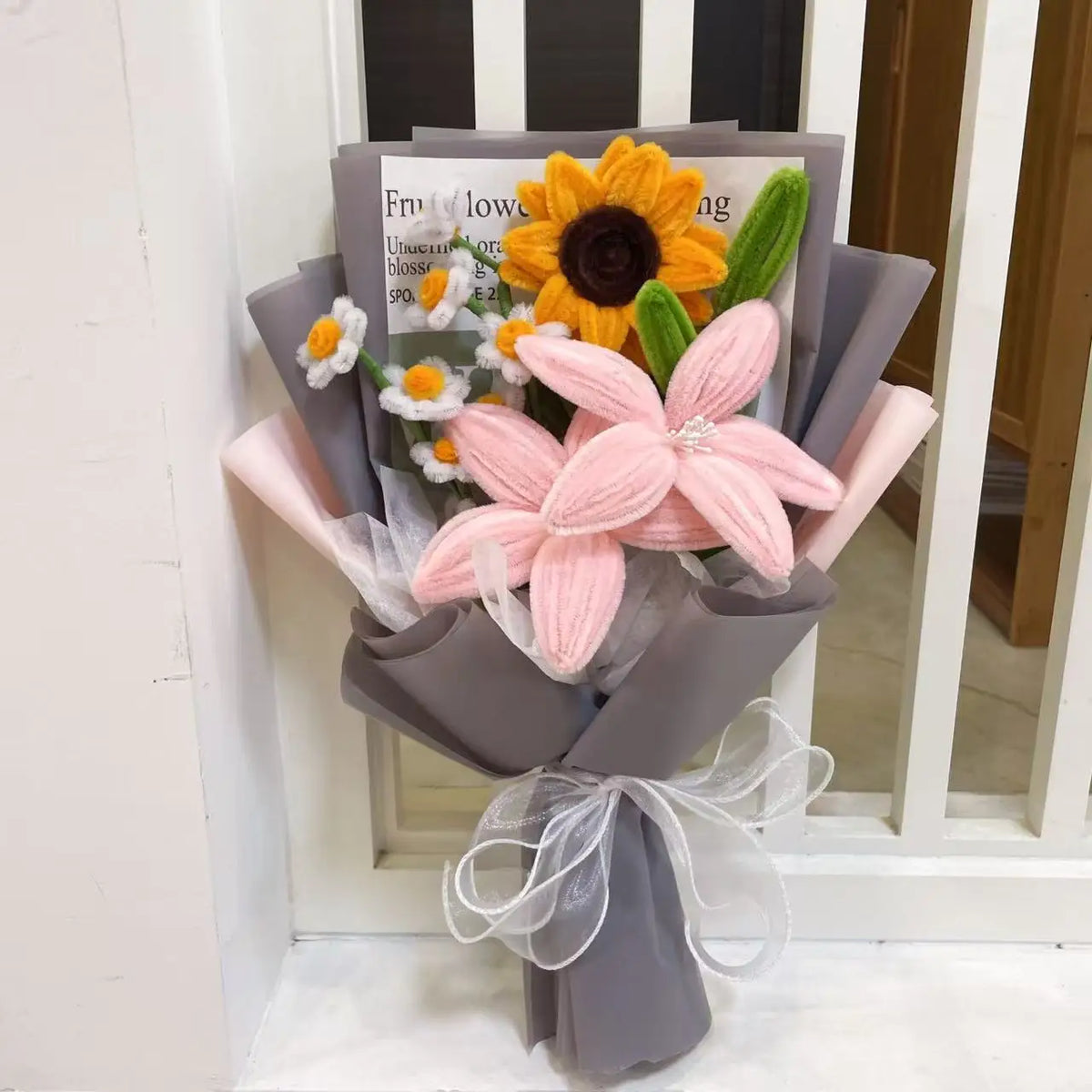 Finished Knitted Roses Flowers Crochet Bouquet Creative Handmade Bouquet Valentine Mothers' Day Birthday Graduation Gifts