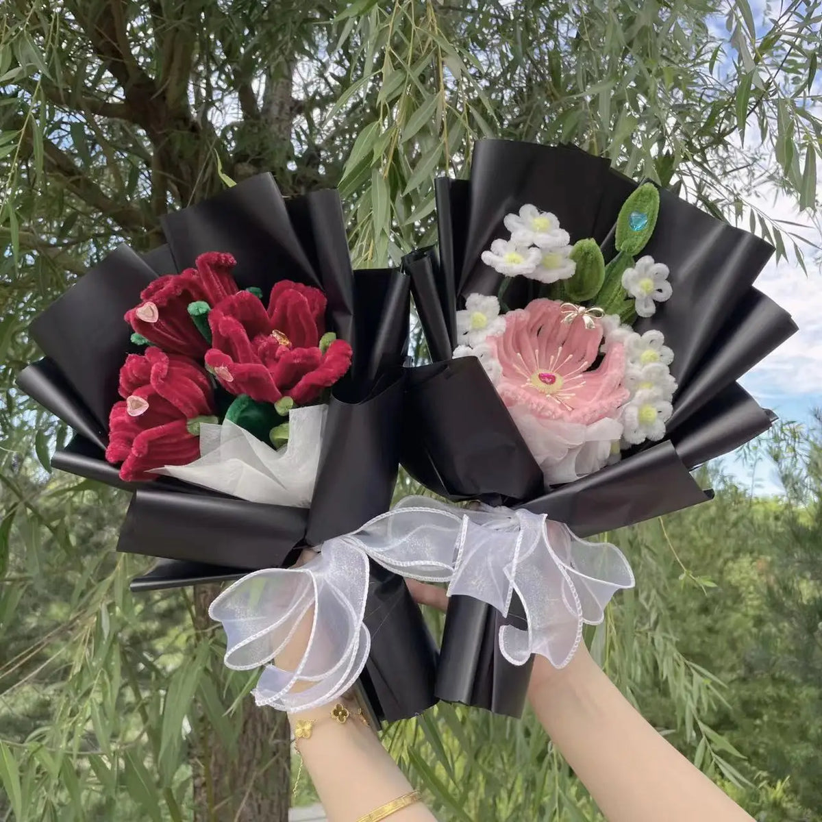 Finished Knitted Roses Flowers Crochet Bouquet Creative Handmade Bouquet Valentine Mothers' Day Birthday Graduation Gifts