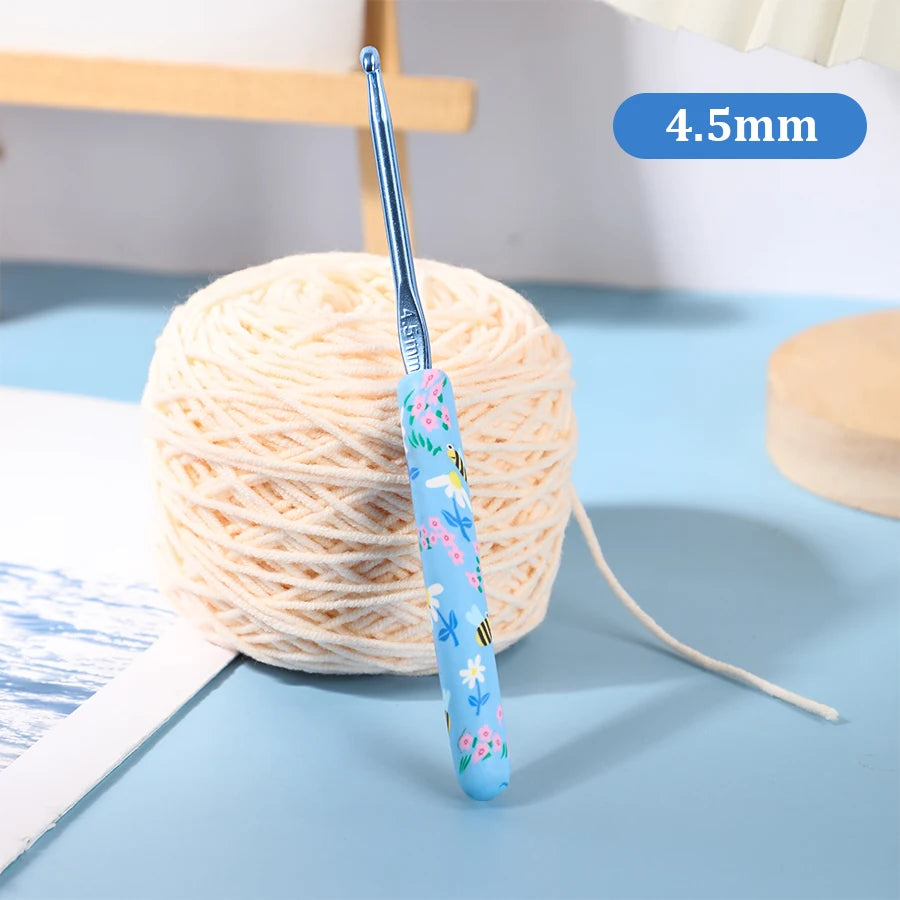 1Pcs/2.0-10.0mm Little Bee Print Crochet Hooks