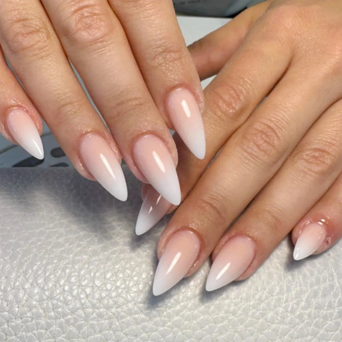 24pcs Long Ballerina Seashell Pearl Acrylic Nails