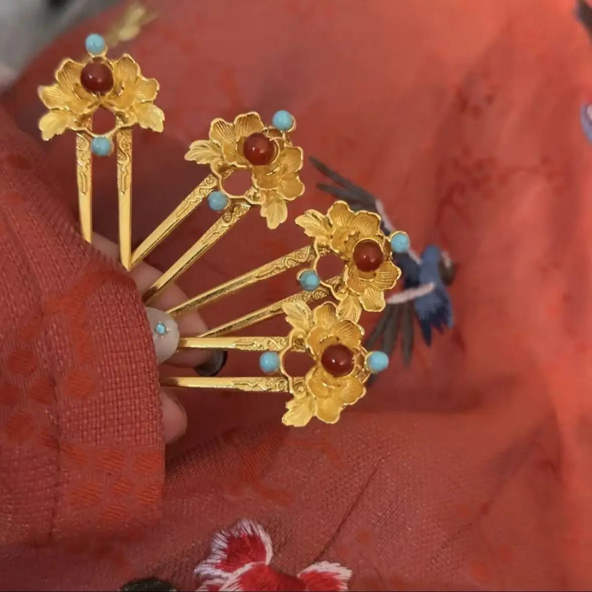  Ancient Chinese Style Golden Peony Hair Fork Inlaid Gemstone Retro Wedding Hair Pin Elegant Hanfu Cosplay Hair Ornament for Wom