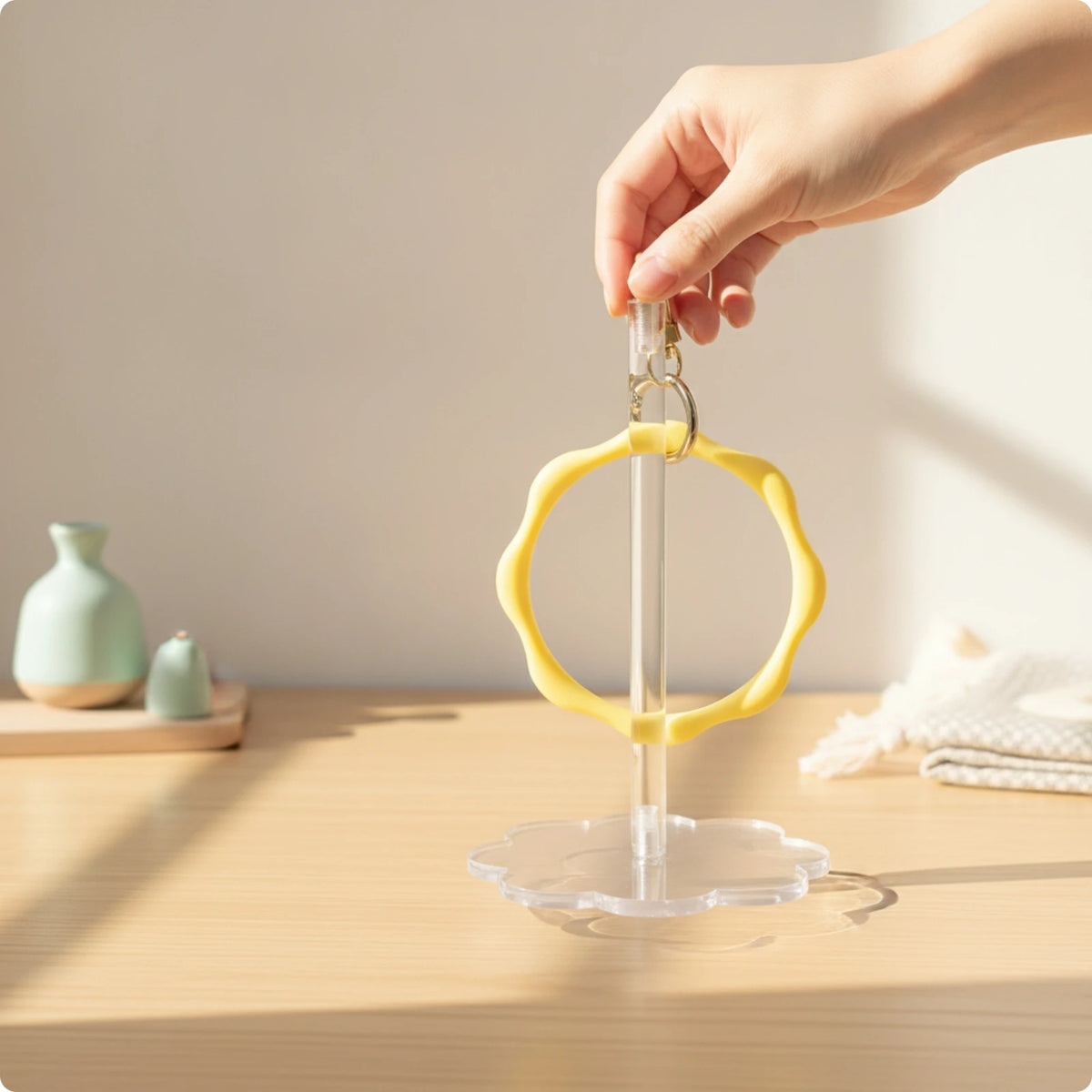 Portable Yarn Holder with Hand Loop Upright Yarn Holder with Flower Base Craft Organizer Compact Handsunrestricted